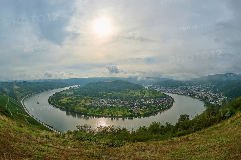 Impressive river landscape with valley, hills and cloudy sky in sunshine, summer, Rhine bend Boppard, Gedeonseck, Boppard, Rhine, Rhine-Hunsrück district, Rhineland-Palatinate, Germany