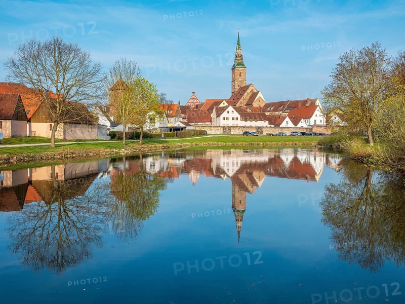 View of the old town, Liebfrauenmünster and town houses are reflected in the Schießweiher, Wolframs-Eschenbach, Middle Franconia, Bavaria, Germany