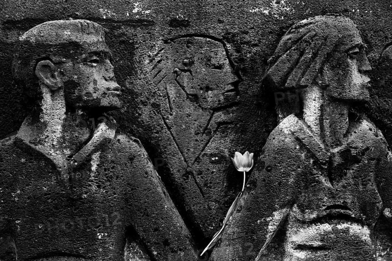 Bittermark memorial, memorial site, detail with tulip for the memorial service on Good Friday, artist Karel Niestrath, Dortmund, Germany