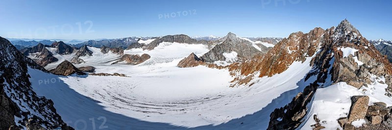 Mountain panorama with Wilder Freiger peak, picturesque high mountain landscape with rocky ridge and snow, view of Übeltalferner glacier and rocky mountain peaks Königshofspitz and Sonklarspitze, Wilder Pfaff, Stubai Alps, South Tyrol, Italy