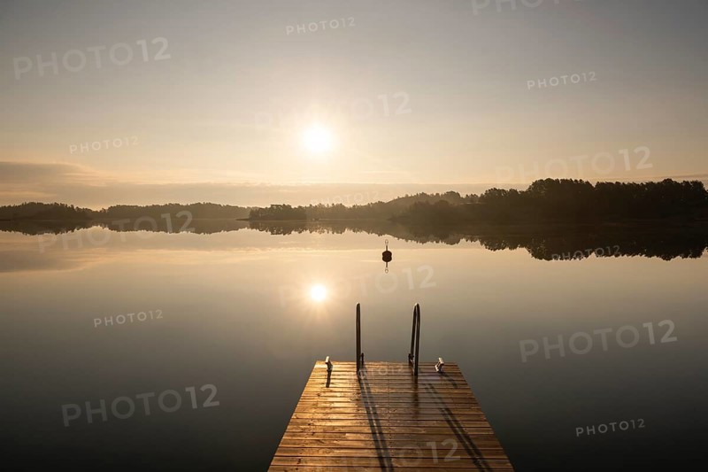 Wooden footbridge with ladder, sun reflected in the sea, morning mood, Kasnäsintie, Falkö Fjord, Kasnäs, Hitis archipelago, archipelago south of Turku, Finland