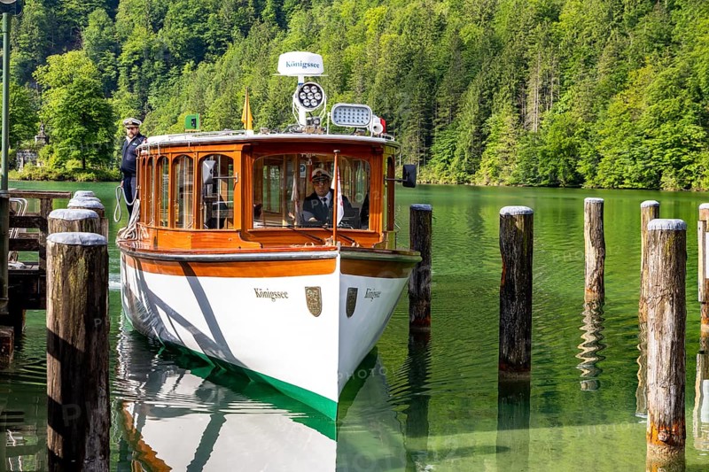 Excursion boat at Königssee, Berchtesgaden National Park, Schönau am Königssee, Berchtesgadener Land, Upper Bavaria, Bavaria, Germany
