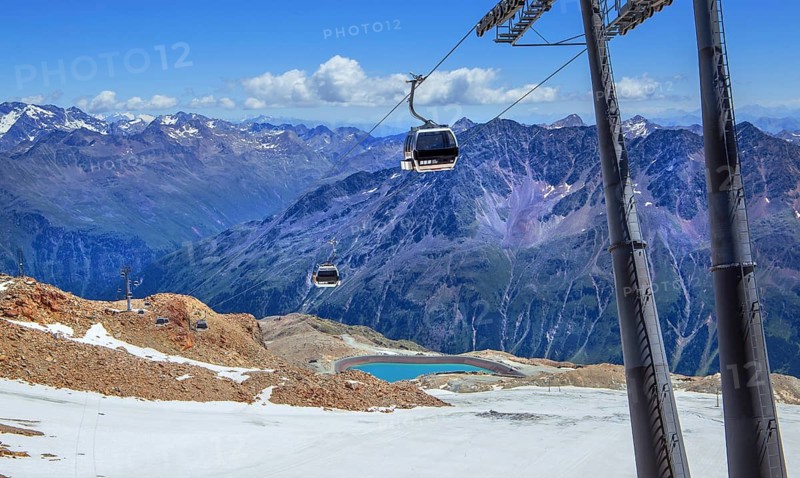 Cable car to Tiefenbachkogl on the Ötztal glacier road, Sölden, Ötztal, Ötztal Alps, Tyrol, Austria
