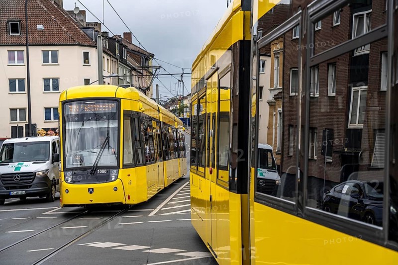 Ruhrbahn tram, on Altendorfer Straße, intersection Helenenstraße, in Essen, rush hour, traffic, Essen, North Rhine-Westphalia, Germany