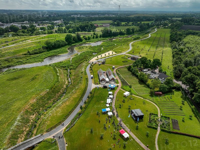 Recklinghausen, Castrop-Rauxel, Ruhr area, North Rhine-Westphalia, Germany - Sports festival in the EMSCHERLAND adventure park, a new nature and water adventure park on the renaturalised Emscher, at the water cross of the Emscher with the Rhine-Herne Canal on the city boundary of Recklinghausen and Castrop-Rauxel. Flood protection by expanding the area. The ecological focus at the confluence of the Suderwicher Bach and Emscher will also become a future garden for the International Garden Exhibition IGA 2027. Before the renaturalisation, the Emscher river system was an open, above-ground wastewater channel, combined sewer with surface water and wastewater