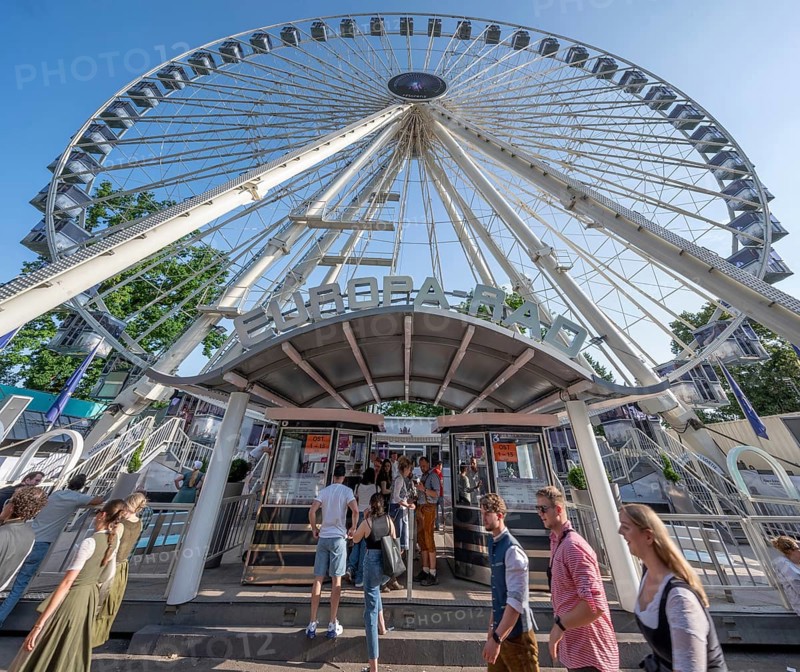 Ferris wheel at the Erlangen Bergkirchweih, traditional twelve-day folk festival, Erlangen, Middle Franconia, Bavaria, Germany