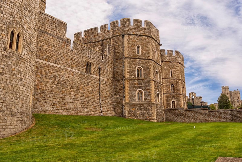 Windsor Castle is located in the English town of Windsor in the south of England in the county of Berkshire. It is the largest continuously inhabited castle in the world. The origins of Windsor Castle date back to the time of William the Conqueror. The castle and the entire Windsor estate are owned by the British Crown. England, GB