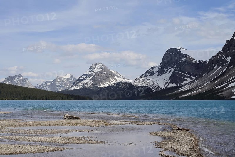 Bow Lake and mountains, Icefields Parkway, Banff National Park, Alberta, Canada