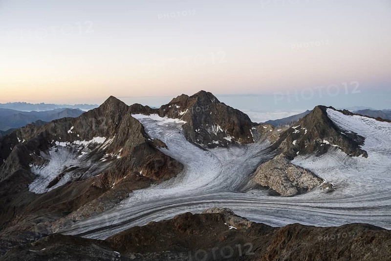 High mountain landscape at sunrise, glacier and rocky mountain peaks, view of the Königshofspitz mountain peak and Übeltalferner glacier, Stubai Alps, South Tyrol, Italy