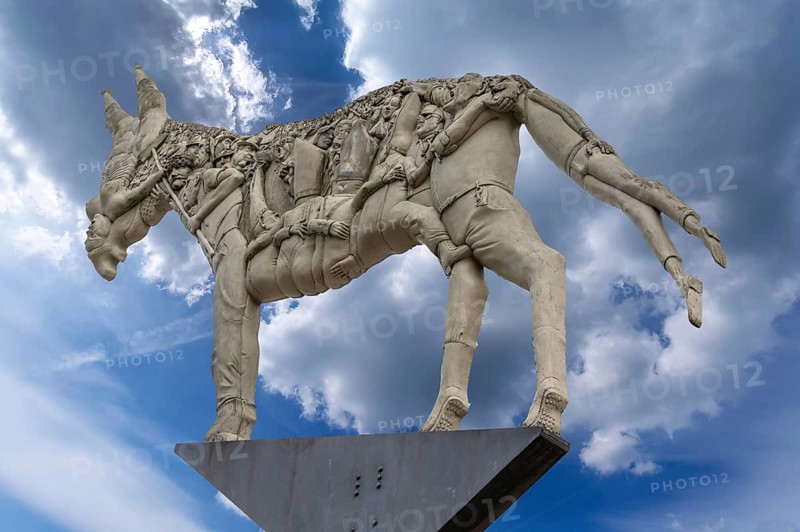 Monument: The trial of the donkey's shadow, created by the artist Peter Lenk, market square, Biberach an der Riß, Baden-Württemberg, Germany
