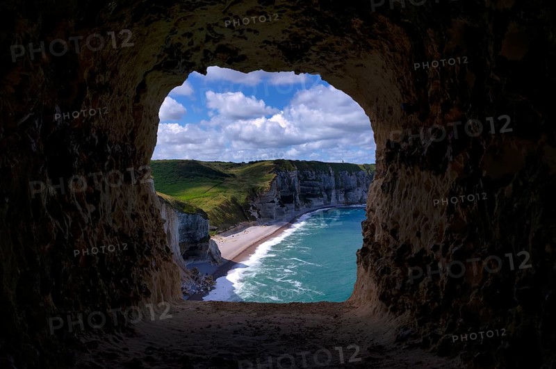 View through the eye of the panda, L'oeil du Panda, rock window, cave, in the rock arch Falaise Courtine, Étretat, sea, steep coast, cliffs, chalk cliffs, alabaster coast, La Côte d'Albâtre, Normandy, Seine-Maritime, France