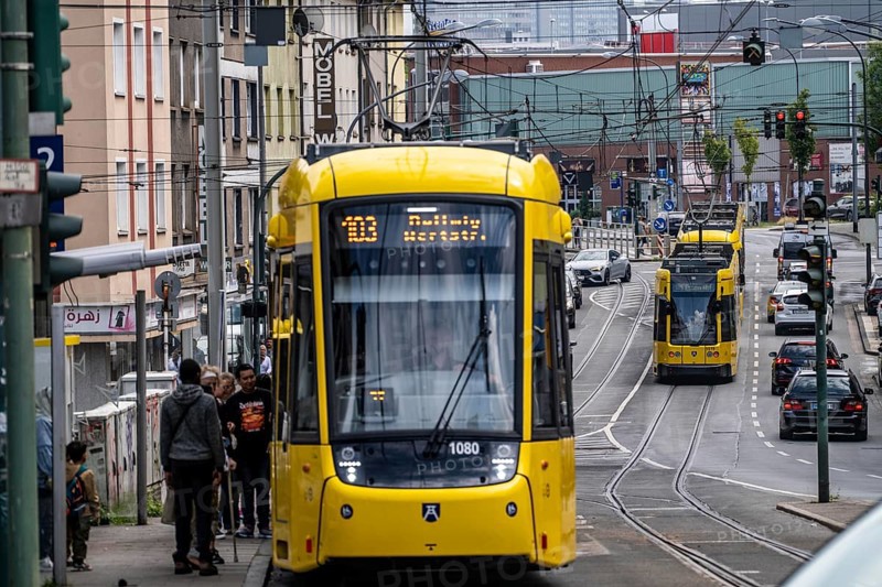 Ruhrbahn tram, on Altendorfer Straße, intersection Helenenstraße, in Essen, rush hour, traffic, Essen, North Rhine-Westphalia, Germany