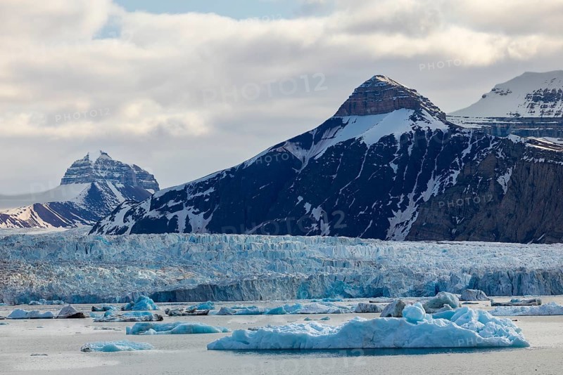 Glacier tongue, ice, mountain peak, snow, Kongsbreen, Spitsbergen, Svalbard
