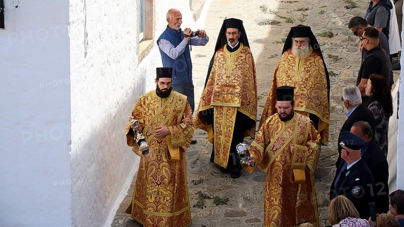 Clerics in richly decorated robes walk along a stone alley, spectators take photos, Orthodox ceremony, monks of St John's Monastery, ceremonial washing of feet, procession, Maundy Thursday, Megali Pempti, Chora, Patmos, Dodecanese, Greek Islands, Greece