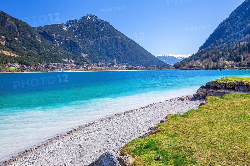 Lakeshore with bright water colours, Pertisau, Achensee, Tyrolean Alps, Tyrol, Austria