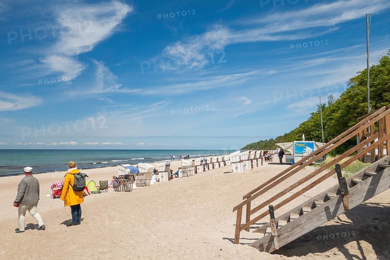 Natural sandy beach, tourists, staircase, Baltic resort Rerik, Baltic Sea, Rostock district, Mecklenburg-Western Pomerania, Germany