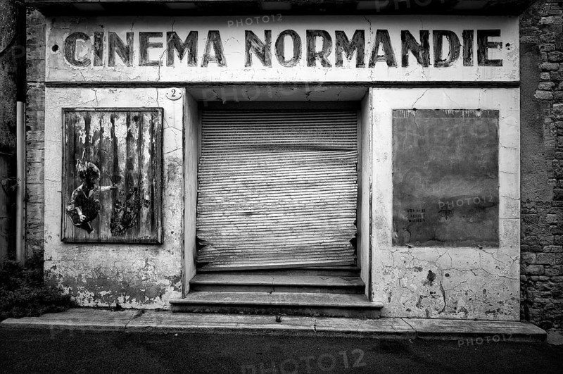 Oldest former cinema of Bayeux, derelict, Lost Place, Cinéma Normandie, old town, black and white, Bayeux, Normandy, Calvados, France