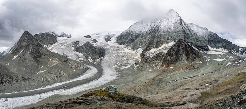 Mountain hut Cabane des Dix in front of glacier Glacier de Cheilon and summit Mont Blanc de Cheilon, Valais Alps, Valais, Switzerland