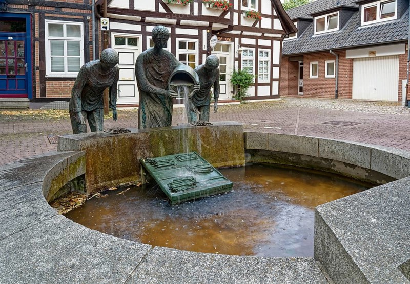 The asparagus fountain in Mühlenstraße, a historical sight in the old town centre of Nienburg an der Weser. Nienburg, Lower Saxony, Germany