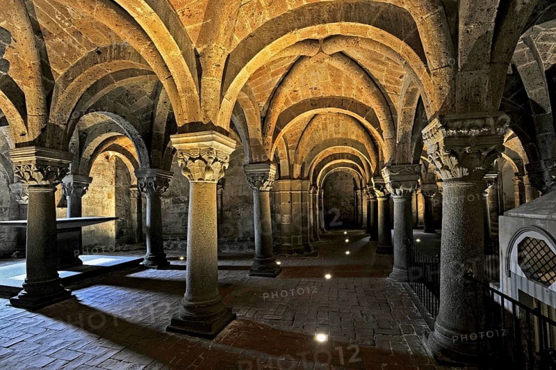 Vault, altar, columns, capitals and canopy in the underground grove of columns, pagan crypt, 10th century, atmospheric lighting, dramatic, Cathedral of Acquapendente, Basilica of the Holy Sepulchre, Basilica Santo Sepolcro, Basilica minor, Aquapendente, Province of Viterbo, Lazio, Italy