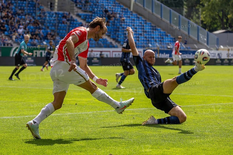 Waldhof Mannheim v FC Emmen, Netherlands (last test match in front of the start of the new season) ***Marcel Seegert (5, Mannheim) throws himself into the ball