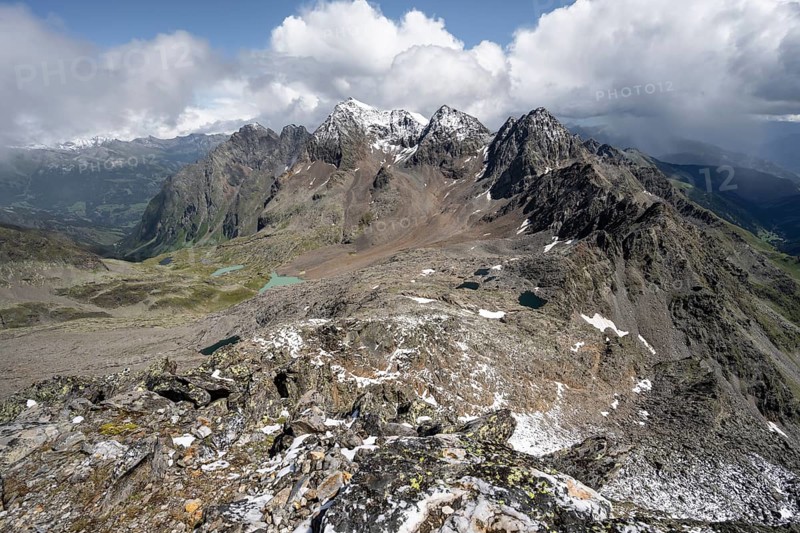 View from the summit of Keeskopf, behind summit of Petzeck, Hoher Perschitzkopf and Kruckelkopf, Schober group, Hohe Tauern National Park, Carinthia, Austria