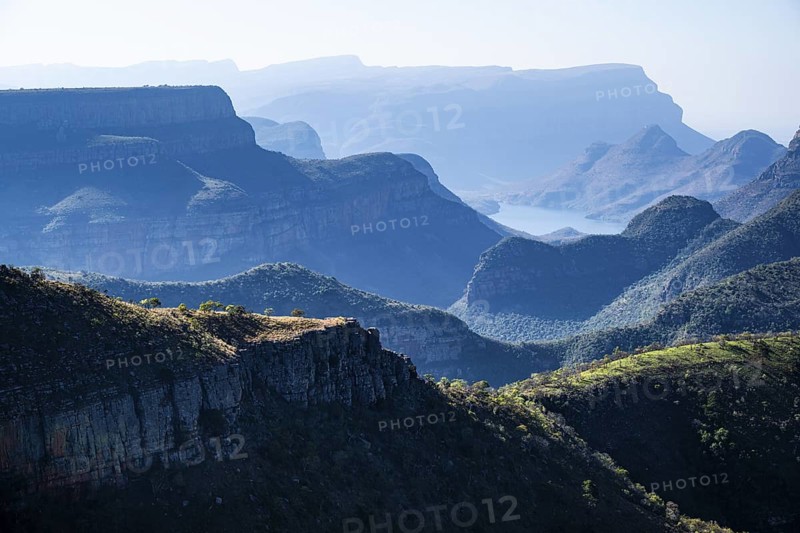 View of the Blyde River gorge, Lowveld Viewpoint, in the evening light, canyon landscape, Blyde River Canyon, Panorama Route, Mpumalanga, South Africa