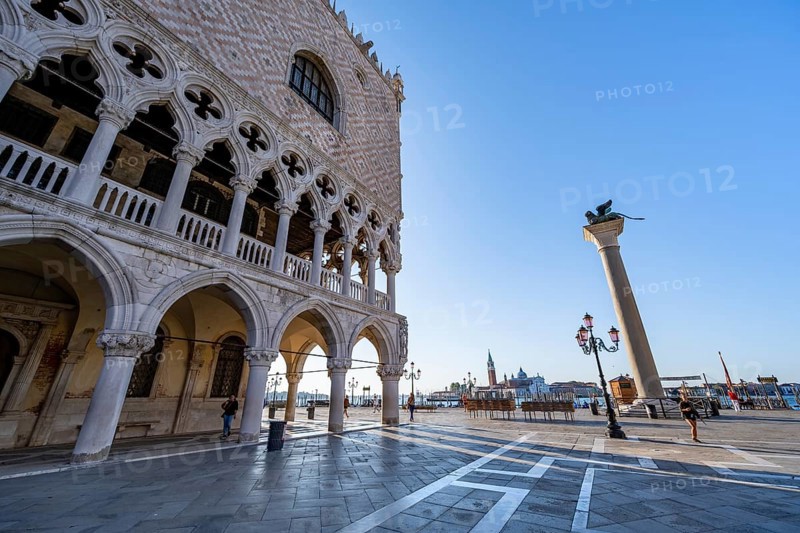 Doge's Palace at the Piazetta San Marco and Colonna di San Marco, in the morning light, Church of San Giorgio Maggiore in the background, St Mark's Square, Venice, Veneto, Italy