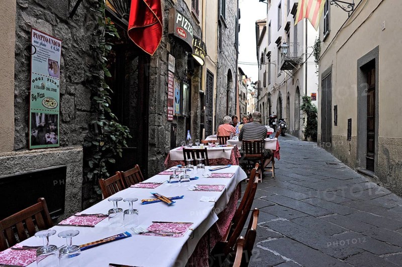 Covered tables, narrow alley with pizzeria, alleyway restaurant, Via San Giovanni, historic centre, Bolsena, Province of Viterbo, Lazio, Italy