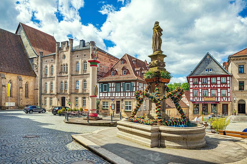 Melchior-Otto-Platz with column of honour in Kronach, Germany