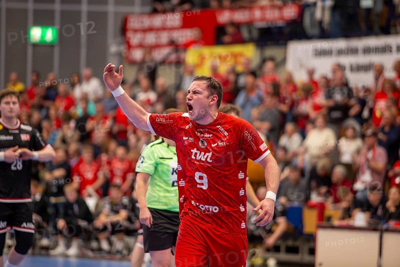 2nd HBL (German Handball League), Matchday 32: Eulen Ludwigshafen against TuSEM Essen***Marc-Robin Eisel (9, Ludwigshafen) gets the crowd going