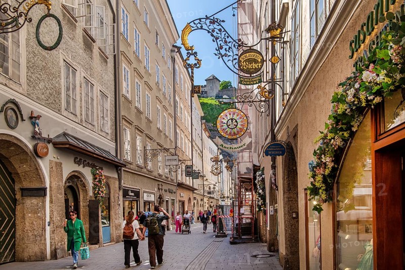 Getreidegasse in the historic city centre, Salzburg, Salzachtal, Land Salzburg, Austria