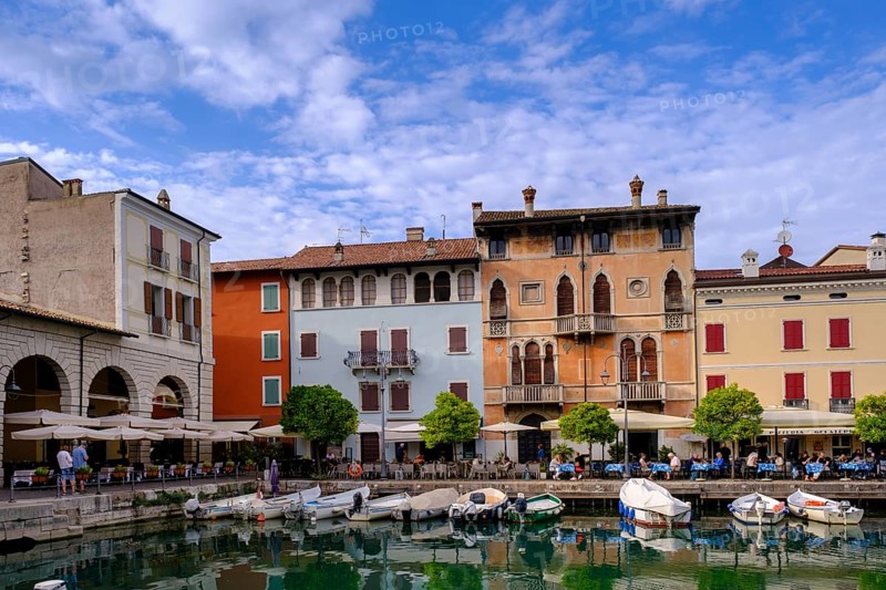Houses at the harbour, Porto Vecchio, Lake Garda, Desenzano del Garda, Lombardy, Province of Brescia, Italy