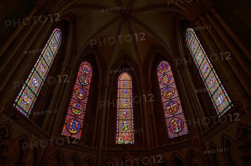 Interior view, stained glass window, coloured stained glass window, ambulatory, Cathédrale Notre-Dame de Bayeux, Bayeux, Calvados, France