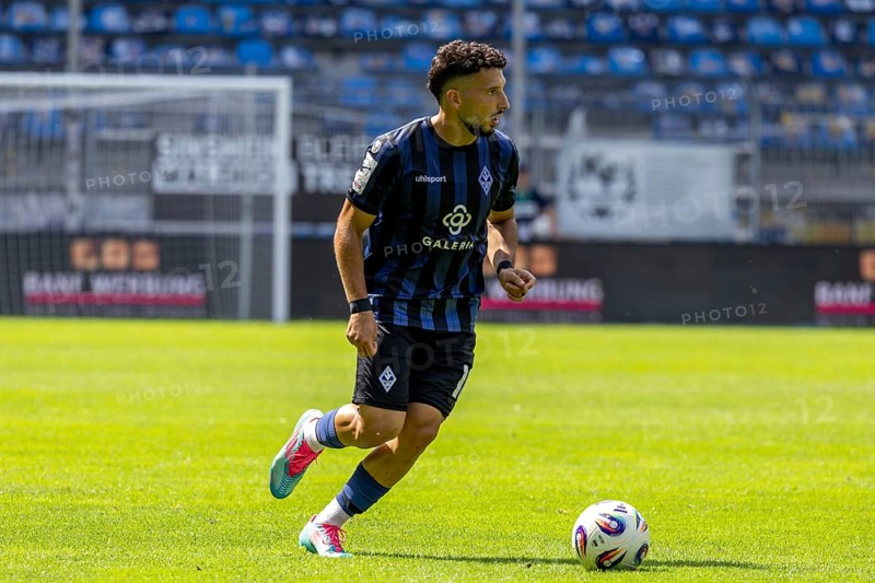 Football 3rd division, 2025/26 season, matchday 1: Waldhof Mannheim v SC Verl***On the ball: Arianit Ferati (10, Mannheim)