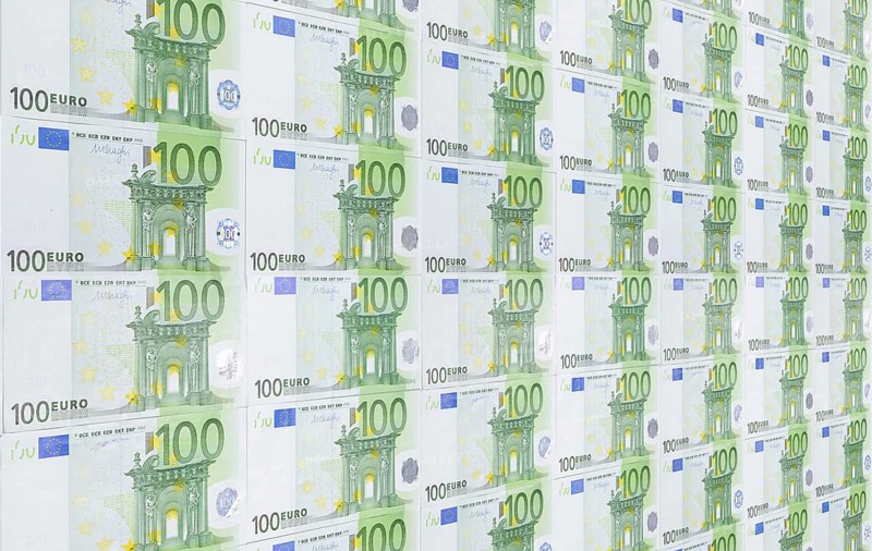100 euro banknotes, 100 euros