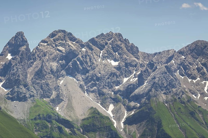 Mountain panorama from Fellhorn 2037m, to the Allgäu main ridge with Trettachspitze 2595m, Mädelegabel 2645m, Bockkarkopf 2609m and Hochfrottspitze 2649m, Allgäu Alps, Allgäu, Bavaria, Germany