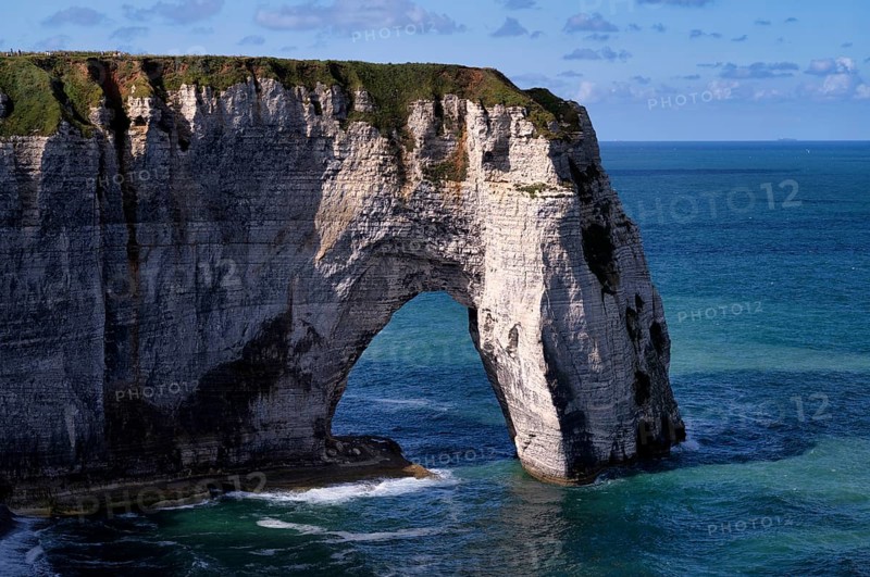 Rock arch Falaise or Porte La Manneporte, Étretat, sea, steep coast, cliffs, chalk cliffs, alabaster coast, La Côte d'Albâtre, Normandy, Seine-Maritime, France