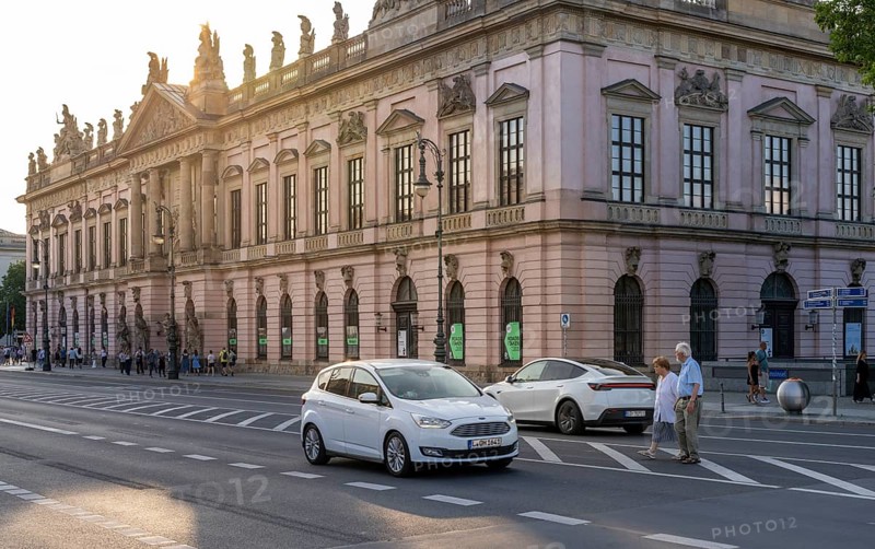 Road traffic and pedestrians on the carriageway in Berlin-Mitte, Unter den Linden, Berlin, Germany