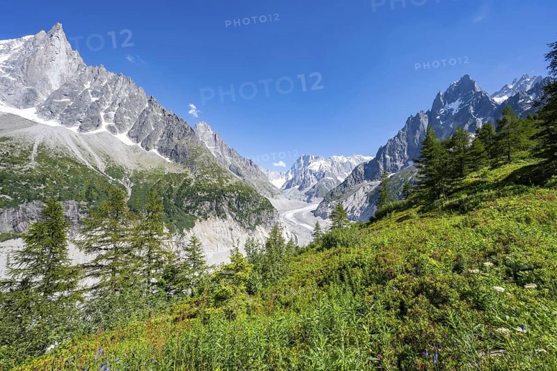 Picturesque mountain landscape with imposing mountain peaks and glaciers, Grand Balcon Nord, Mer de Glace glacier tongue, Grandes Jorasses at the back, Mont Blanc massif, Montenvers, Chamonix, Haute-Savoie, France