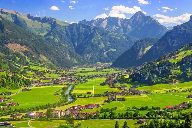 View of the valley with the Ahornspitze 2973m, Zell am Ziller, Zillertal, Zillertal Alps, Tyrol, Austria