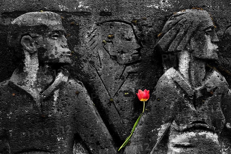 Bittermark memorial, memorial site, detail with tulip for the memorial service on Good Friday, artist Karel Niestrath, Dortmund, Germany