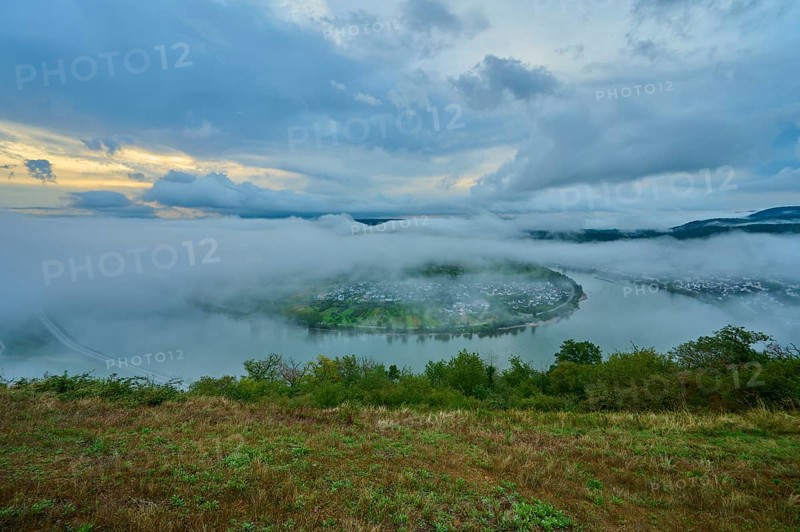 River island in the mist and twilight, surrounded by mystical clouds, summer, Rhine bend Boppard, Gedeonseck, Boppard, Rhine, Rhine-Hunsrück district, Rhineland-Palatinate, Germany