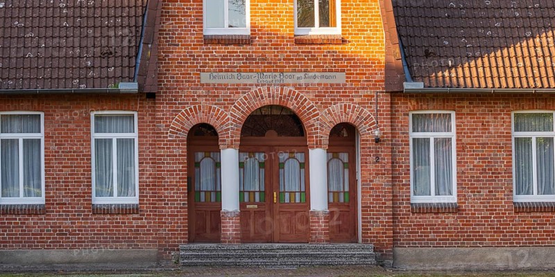 View of the entrance to a farmhouse, Half-timbered, Historical, Böhme, Heidekreis, Rethem Aller, Leine Aller Tal, Lower Saxony, Germany