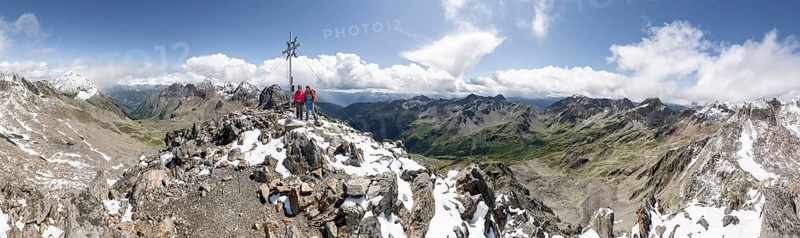 Mountain panorama, two female mountaineers at the summit of the Keeskopf with summit cross, behind them summit of the Petzeck, Hoher Perschitzkopf and Kruckelkopf, Kleiner Hornkopf, Schober group, Hohe Tauern National Park, Carinthia, Austria