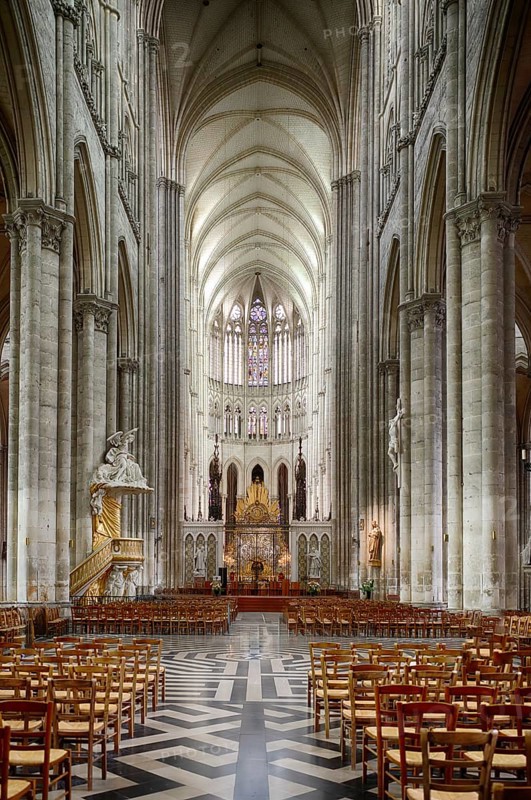 Interior view, nave, pulpit with angel, choir, Cathédrale Notre-Dame d'Amiens, Amiens, Somme, France