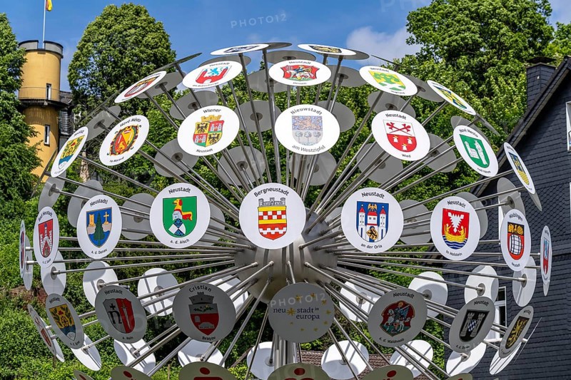 The coat of arms tree of Bergneustadt in the Oberbergischer Kreis, 102 panels show the coats of arms of new towns in Europe, Bergneustadt belongs to a group of town friendships in Europe, 37 towns and municipalities belong to it, North Rhine-Westphalia, Germany