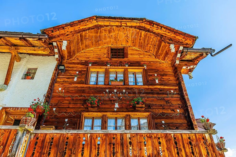 Parsonage, decorated with flowers, historic village centre, Grimentz, Val d'Anniviers, Valais Alps, Canton Valais, Switzerland