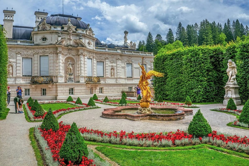 Baroque garden parterre with west side of Linderhof Palace, Ettal, Ammertal, Upper Bavaria, Bavaria, Germany, UNESCO World Heritage Site
