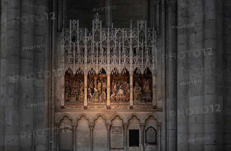 Interior view, tomb and decorations, crossing, Cathédrale Notre-Dame d'Amiens, Amiens, Somme, France